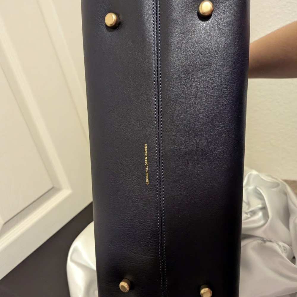 COACH Leather Soft Empire Carryall Bag 40 Dark Navy and Brass New Authentic - Picture 3 of 7